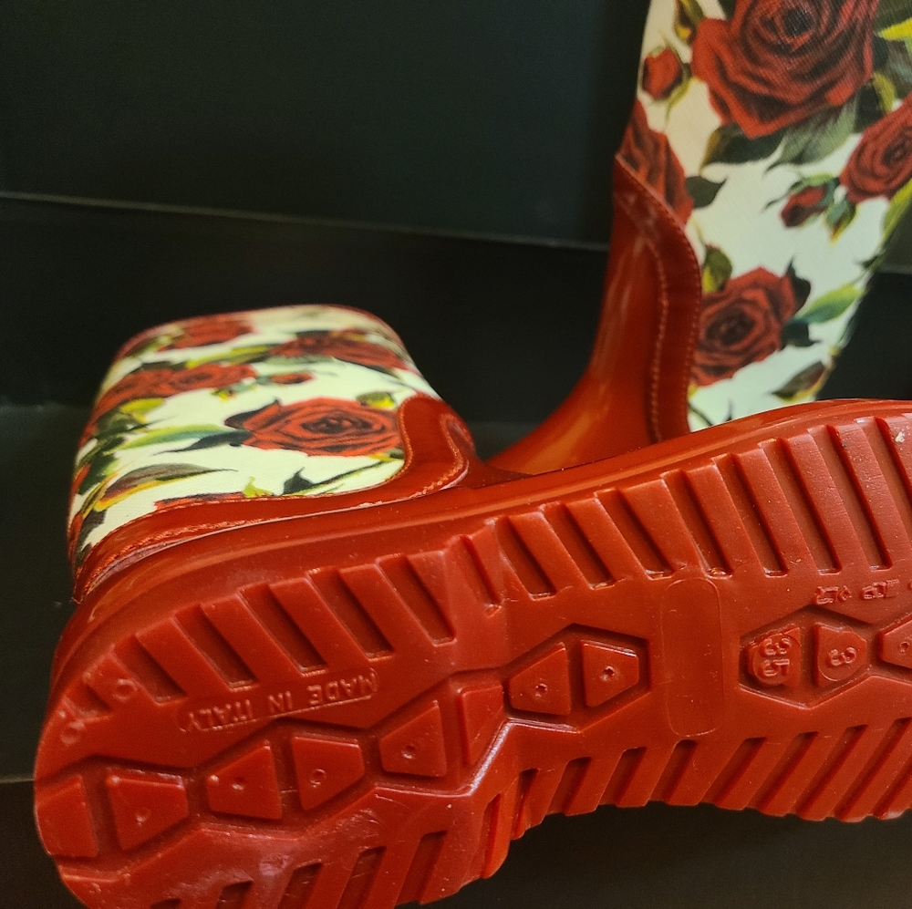 Dolce and Gabbana rainboots - Picture 2 of 4
